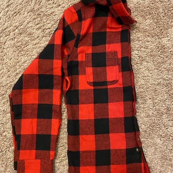 PLAID Long Sleeve button up shirt Red and black Boys size 8✨Like New✨ very nice - Picture 5 of 6